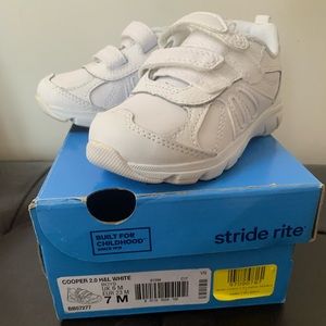 🆕Stride Rite
White Cooper 2.0 Leather
Sneaker, Size: Toddler 7 M